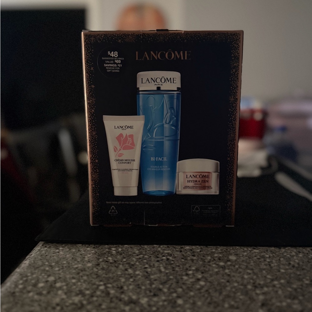 Pink Cosmetic Pouch with 2 Lancôme  Beauty Sets - Women's Makeup - Picture 4 of 10